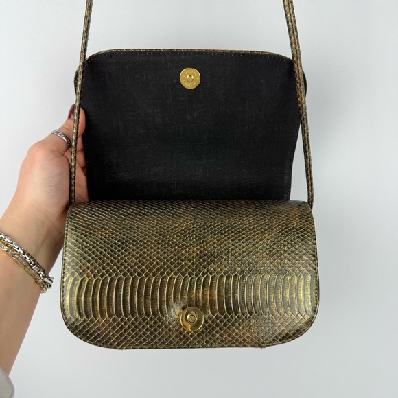 Vintage Faux Snakeskin Crossbody Purse – Gold Hardware, Magnetic Snap Closure - Picture 6 of 10